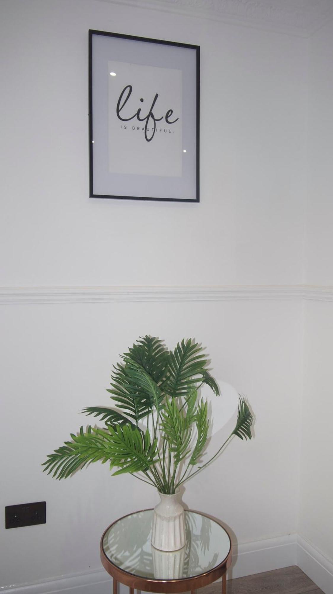Modern 2 Bedroom House In Greater London - Private Garden, Free Wifi And Parking Holiday home