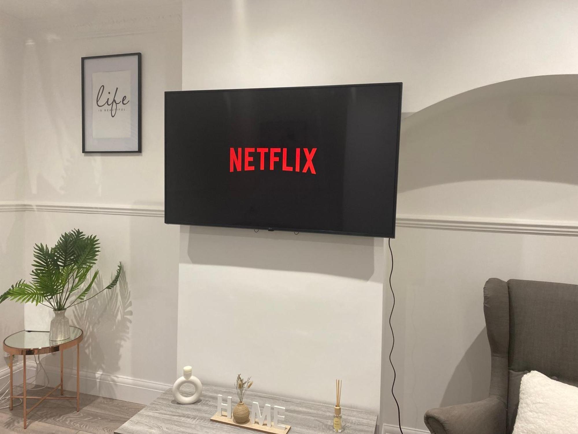 Modern 2 Bedroom House In Greater London - Private Garden, Free Wifi And Parking *