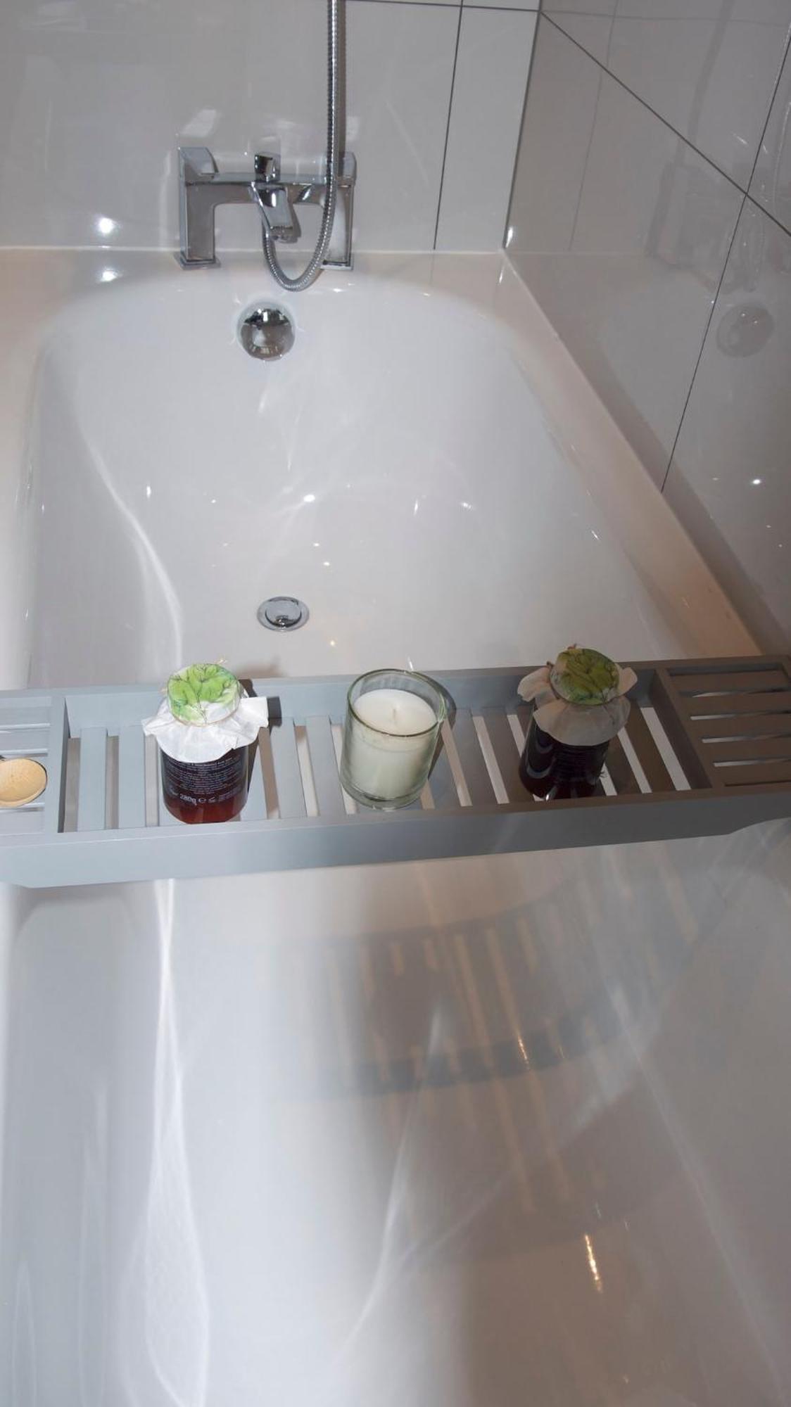 Modern 2 Bedroom House In Greater London - Private Garden, Free Wifi And Parking Holiday home Dagenham
